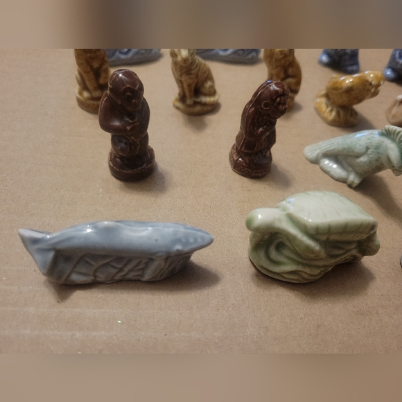 Wade Of England Miniature Figurines Lot Of 19 Small Collectible - Picture 2 of 8